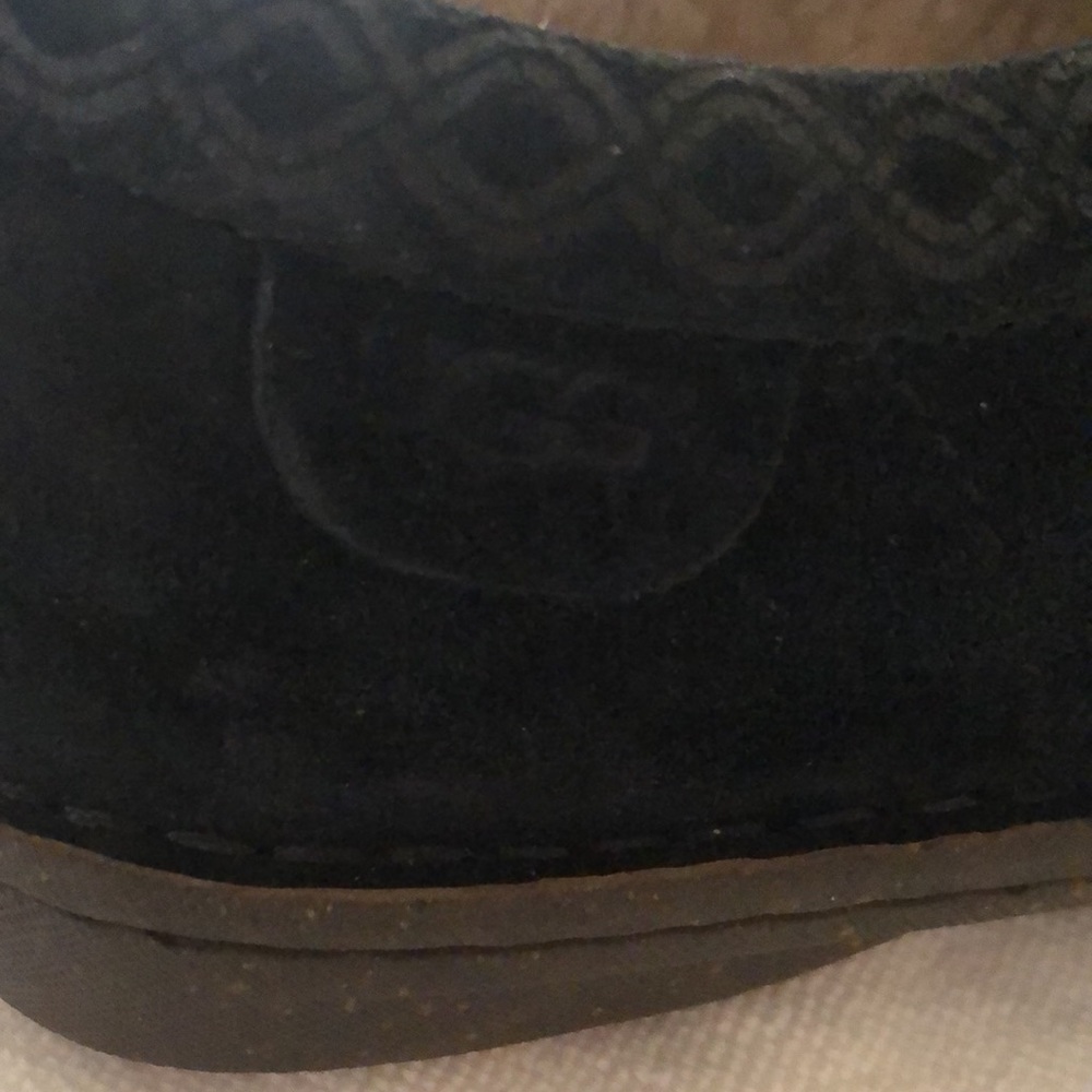 Ugg - Picture 3 of 5